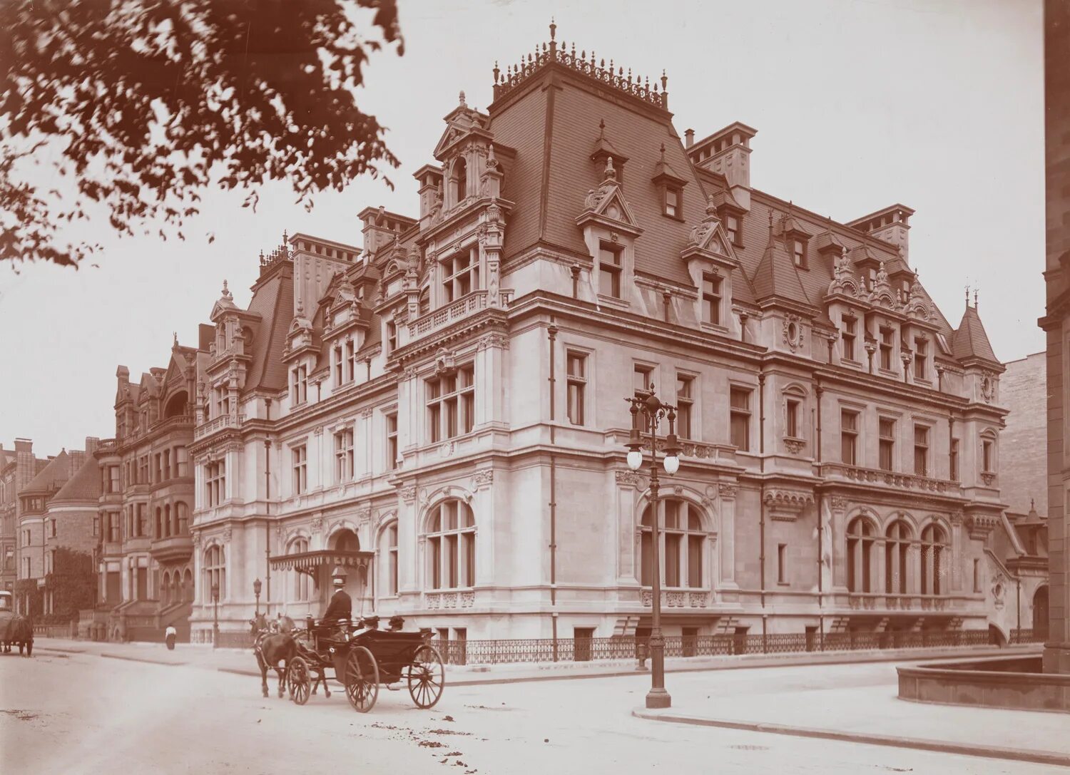 Дом Джона Джейкоба Астора на пятой Авеню. Здание на 5-й Авеню. 5 Авеню 1900 год. 1917 Году особняк на 5-й Авеню в.