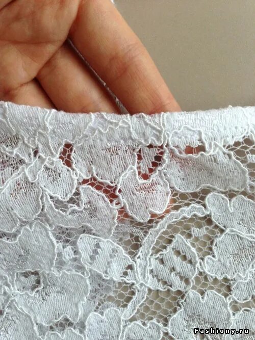 пришивание кружева к горловине. обработка кружевом. пуговицы на спинке платья. обработка кружева. отделка горловины.