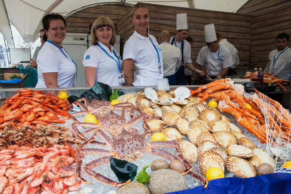 Морепродукты сахалин. Рыбный рынок Южно-Сахалинск. Рыбный рынок Сахалин. Сахалинские морепродукты Южно-Сахалинск. Южно-Сахалинск рынок морепродуктов.