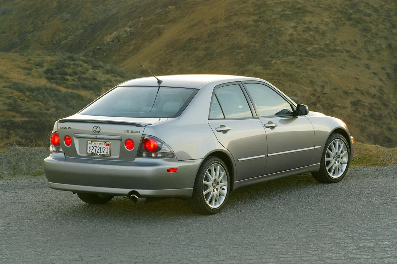 Lexus is поколения. Лексус is 300 1 поколение. Лексус is300. Лексус is 300 2005. Лексус is300 2005.