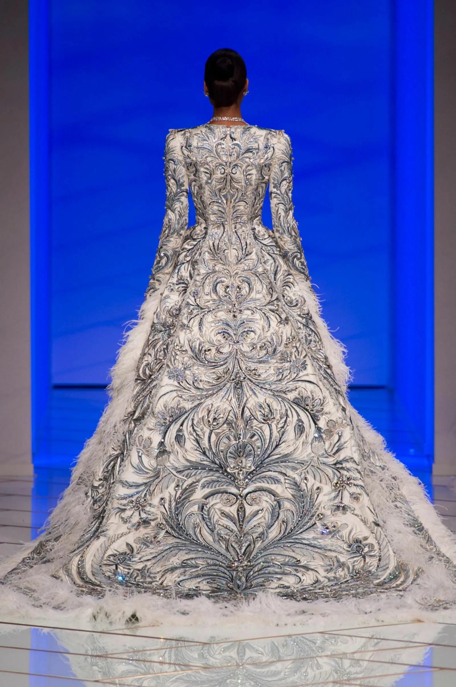 Продам дорогие платья. Guo pei дизайнер платья. самые красивые платья. дизайнерские платья. платья знаменитых модельеров.