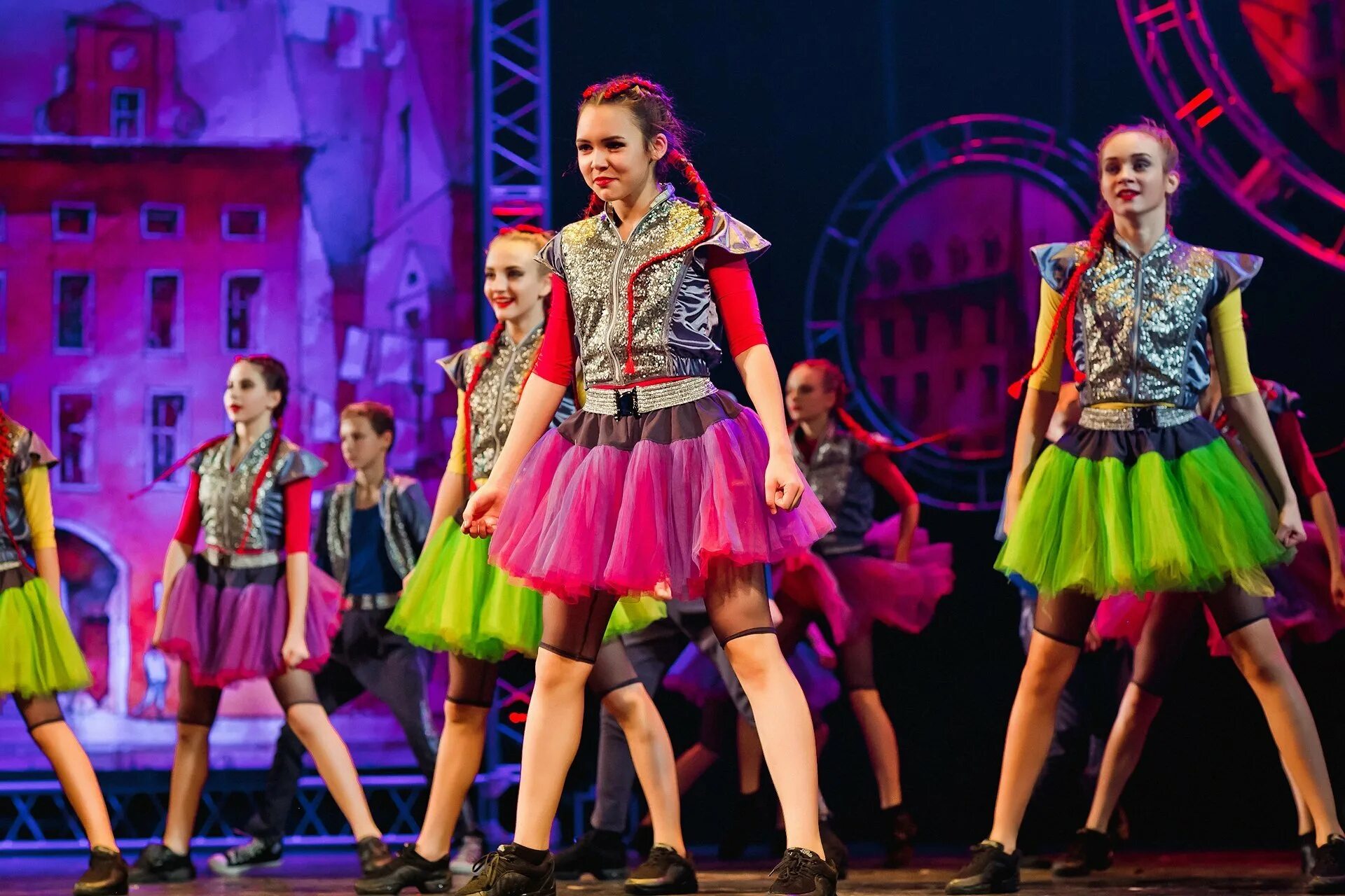 Костюмы для эстрадного вокального детского ансамбля. Костюмы эстрады. Детские вокальные коллективы. Костюмы эстрады. Детский эстрадный коллектив.