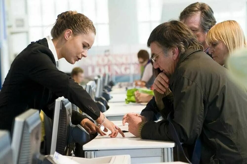 Желающие трудоустроиться. Обучение безработных. Трудоустройство молодежи картинки. Студент и работодатель. Работник и работодательэ.