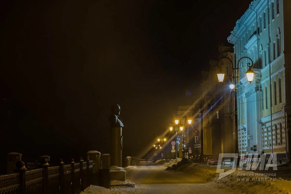 Работа в ночь нижний новгород. Нижне волжская набережная нижнем новгороде ночью. Нижний новгород ночной вид. Нижний новгород парк площадь минина. Работа в ночь нижний новгород.