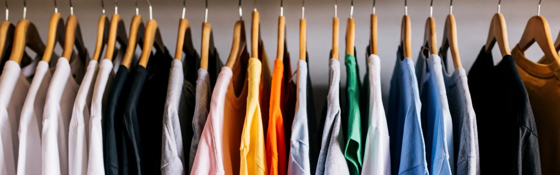 Clothes companies. прострочка на одежде. женская фирменная одежда компании. Clothes companies. Clothing company одежда.