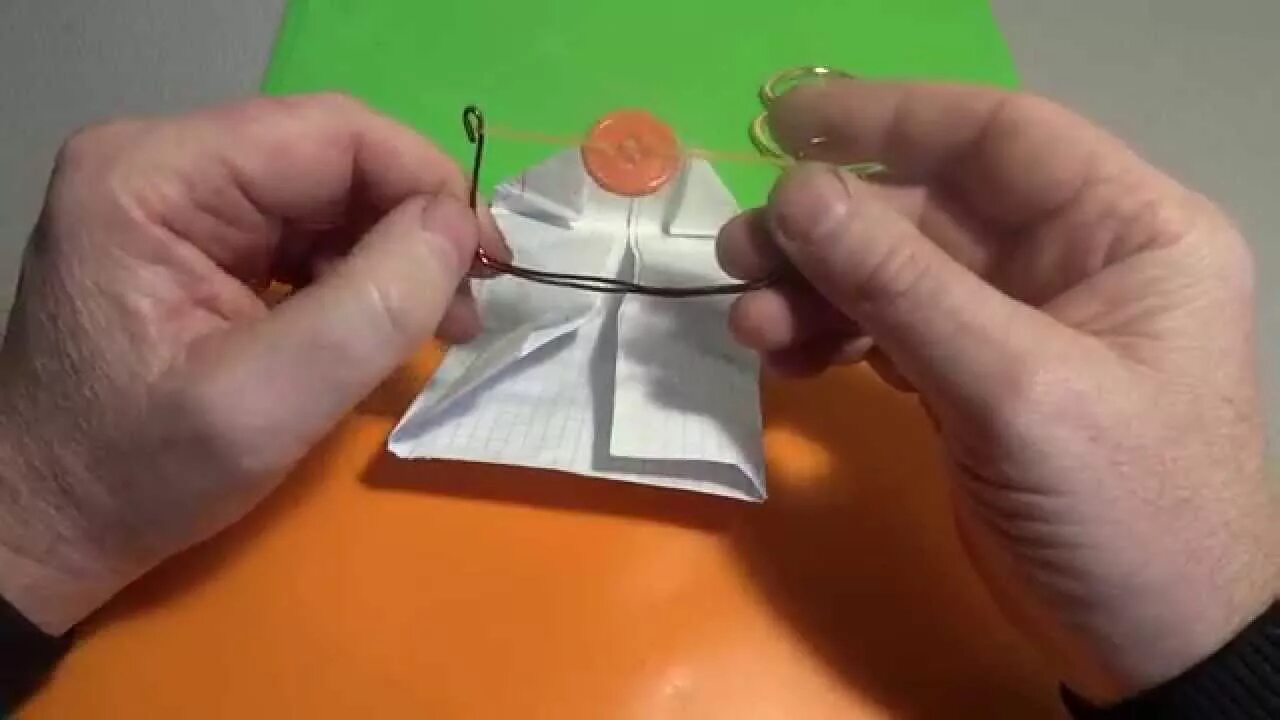 Приколы над одноклассниками на 1 апреля. Розыгрыши на первое апреля. пранки над одноклассниками в школе. пранки на первое апреля из бумаги. пранки из бумаги на 1 апреля.