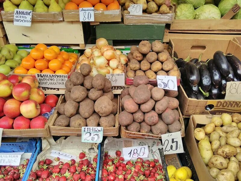 Килограмм картошки. Картофель в магазинах москвы. Картофель в магазине. Картофель в магазинах москвы. Базар картошка.