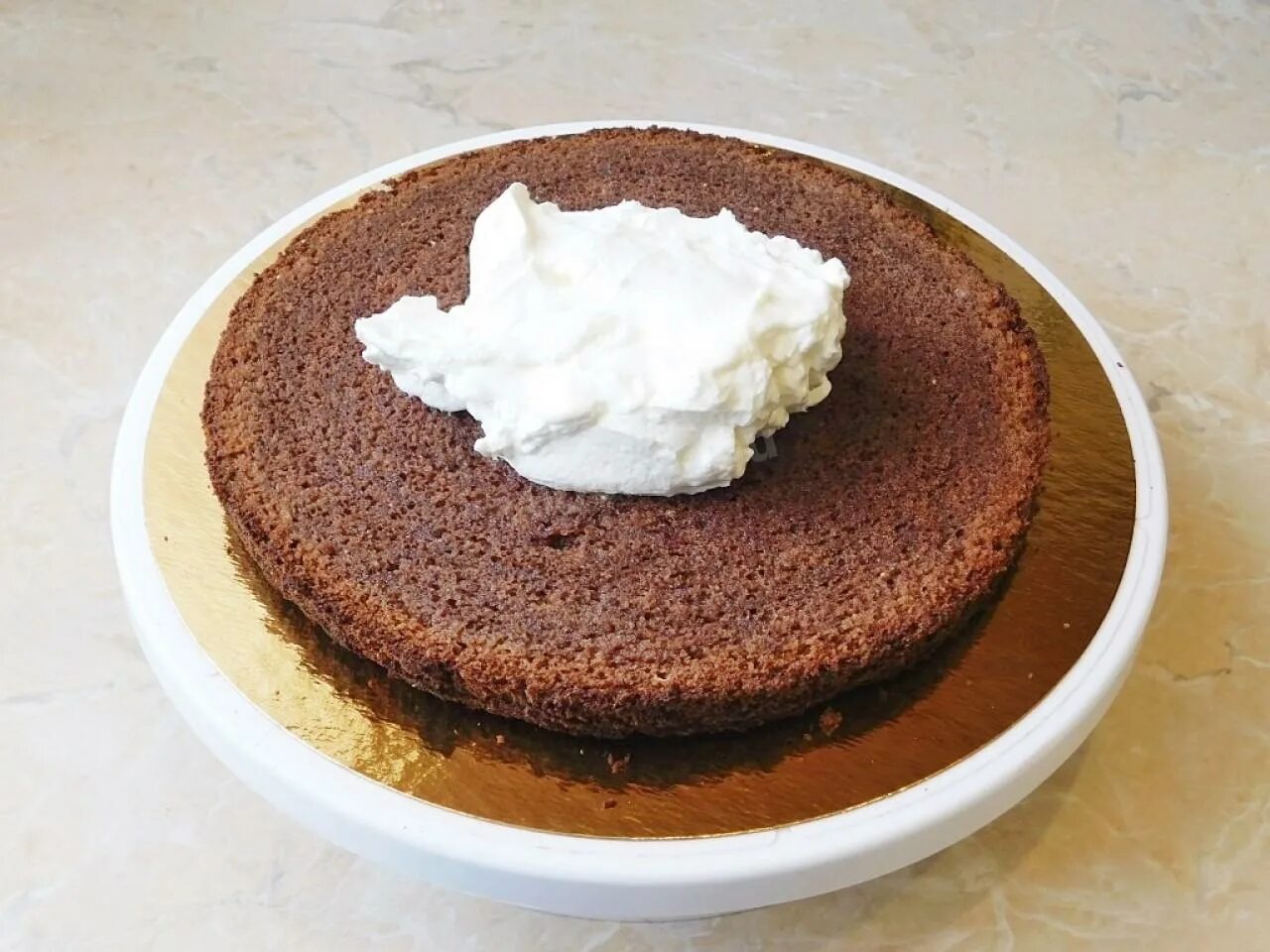 Бисквит на сметане для торта. Бисквит манник. Бисквит на сметане. Бисквит на сметане в духовке. Классический ванильный бисквит.