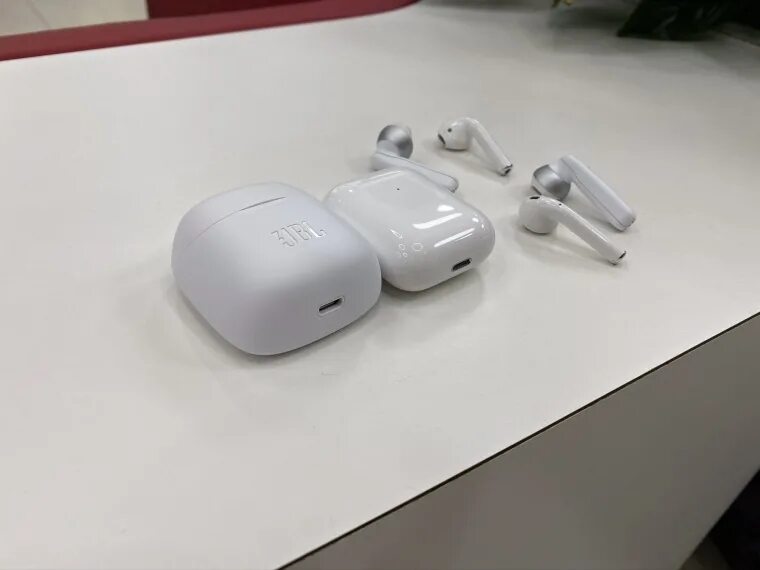 Беспроводные наушники wave tws. JBL Tune 225 TWS. JBL Tune 220tws. JBL Tune 220 TWS AIRPODS. JBL 220 TWS vs AIRPODS.