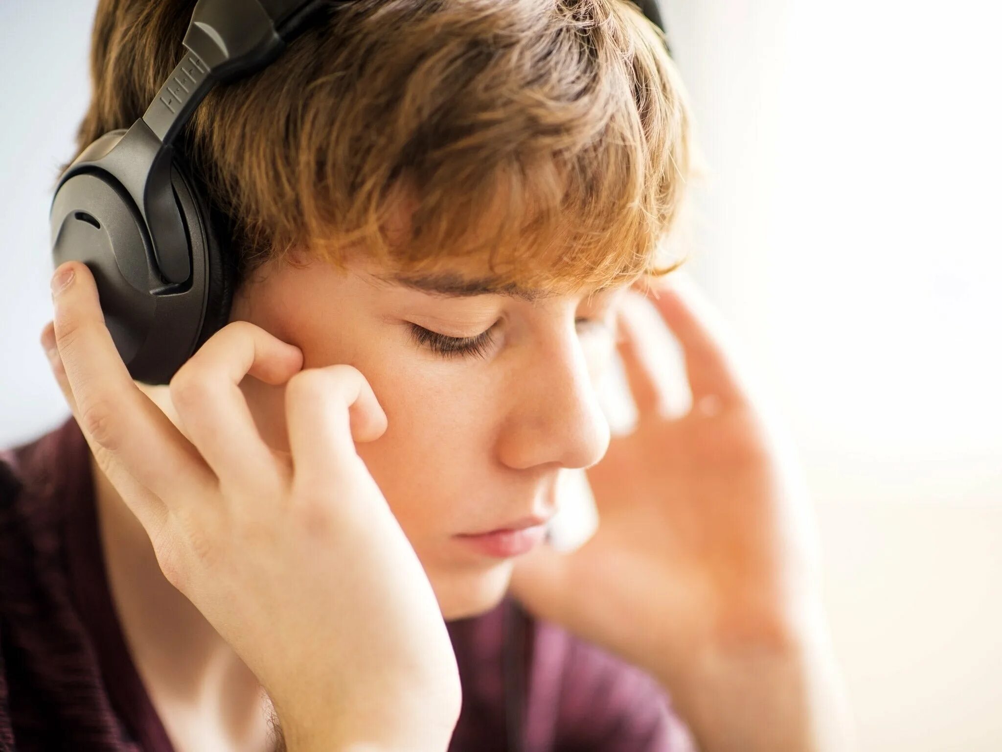 L listen to music