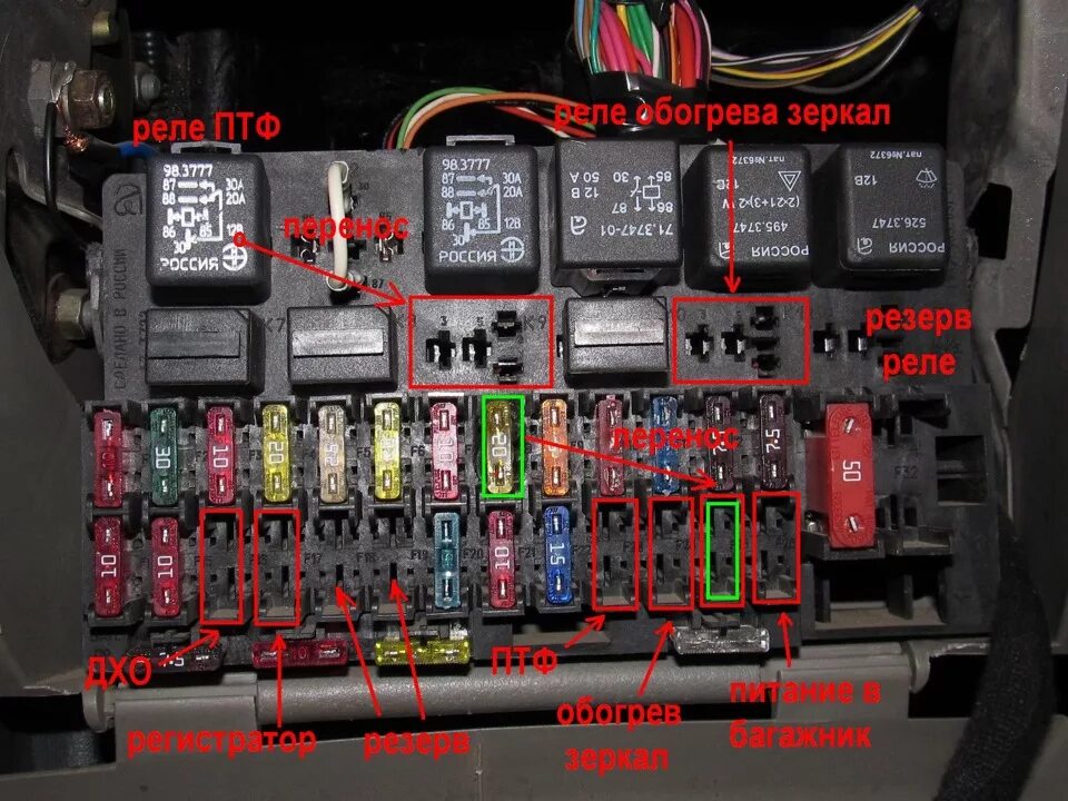 Бензонасос калина предохранитель где. Реле бензонасоса Приора в блок. Реле стеклоподъемника Приора 2011. Предохранитель бензонасоса Приора 2010.
