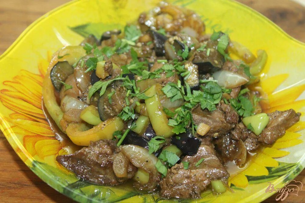 Мясо тушеное в вине. Жареное свиное легкое. Тушеная легкое. Говяжье легкое жареное с луком. Жаркое из печени.