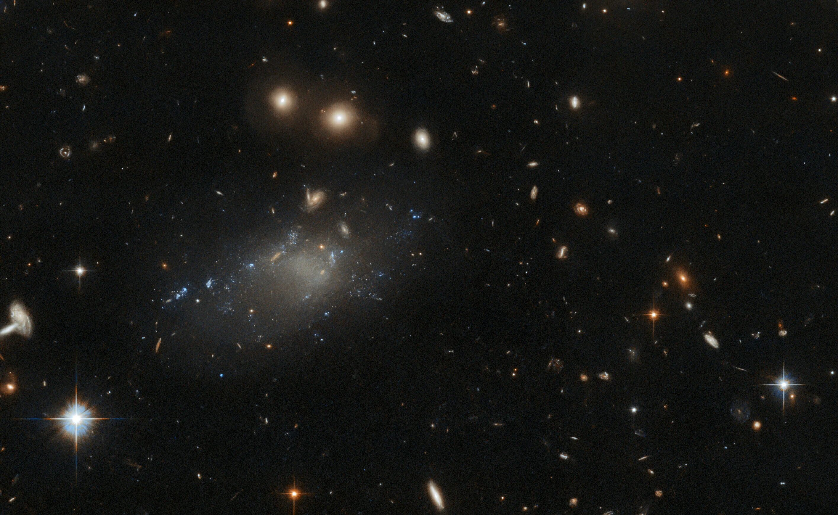M 85 (галактика). Галактики в любительский телескоп. Снимки с хаббла 2023. Большинство галактик видны из телескопа. Скопление галактик.