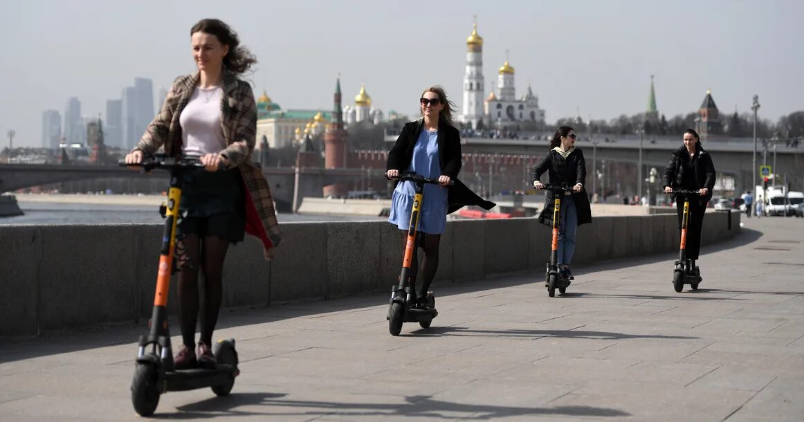 Медленные зоны для самокатов карта. Зоны электросамокатов. Дороги москвы ночью. Топ парк самокатов. Зоны электросамокатов.