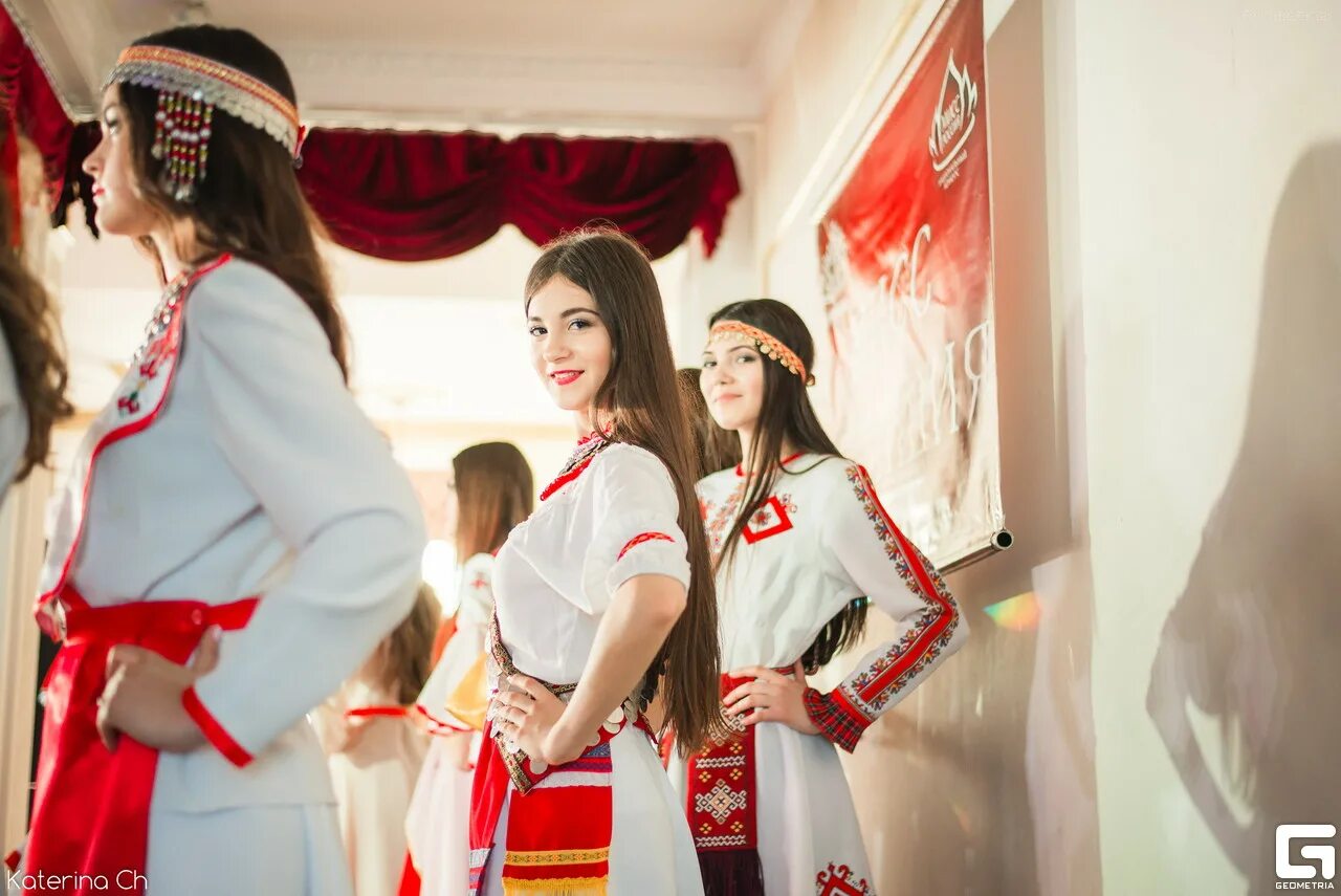 чувашское платье. чувашия девушки. чувашки девушки красивые. чувашский костюм тухья. чувашские девушки.