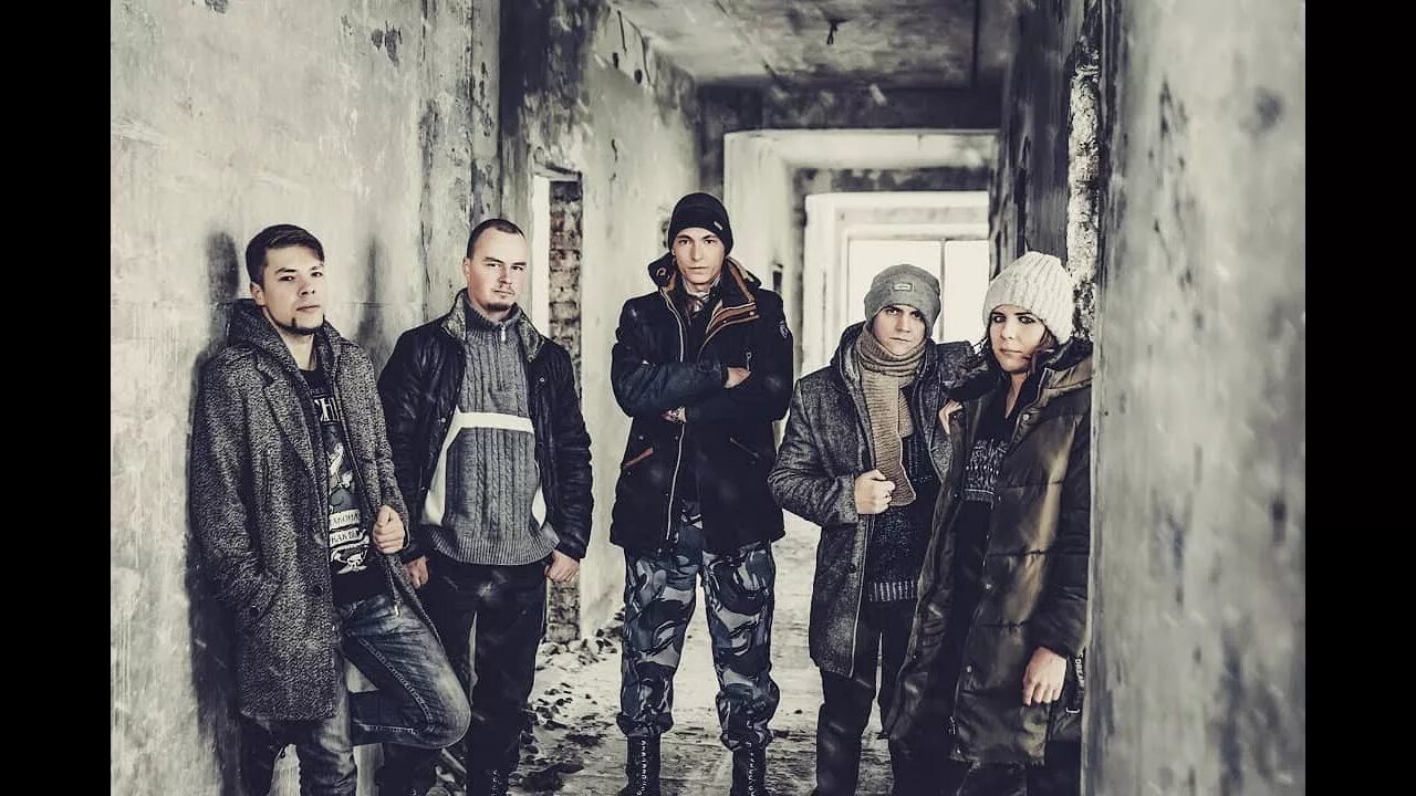 Мужик на северном полюсе. Группа замерзла. Девушка с замерзшими ресницами. Замерзшие волосы. Полярники.