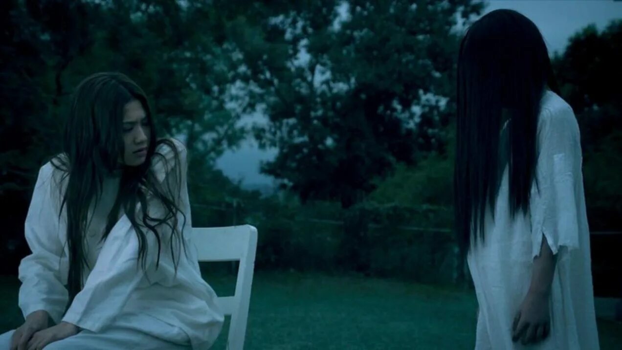 Сестра призрак. Две сестры фильм корея. Мистические истории сестры. Бывают привидения монахини. Восьми сестер-призраков.