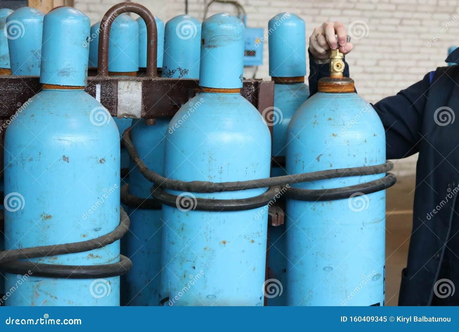Водородный баллон схема. Баллон ацетилен 20л. Красный кислородный баллон. Баллоны с горючим. Баллоны для технических газов.