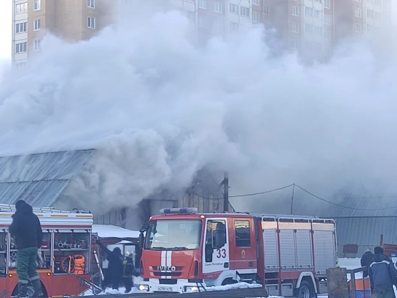 Санкт-Петербург Горелово пожар. Ангар в Горелово. Пожар фото. МЧС тушит пожар. Сгорел ангар