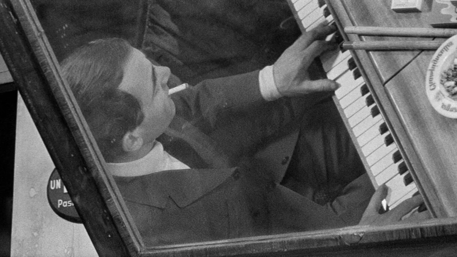 Shoot the piano player. Стреляйте в пианиста фильм 1960. Стреляйте в пианиста 1960 кадры. Софроницкий пианист 1960. Стреляйте в пианиста фильм 2018.