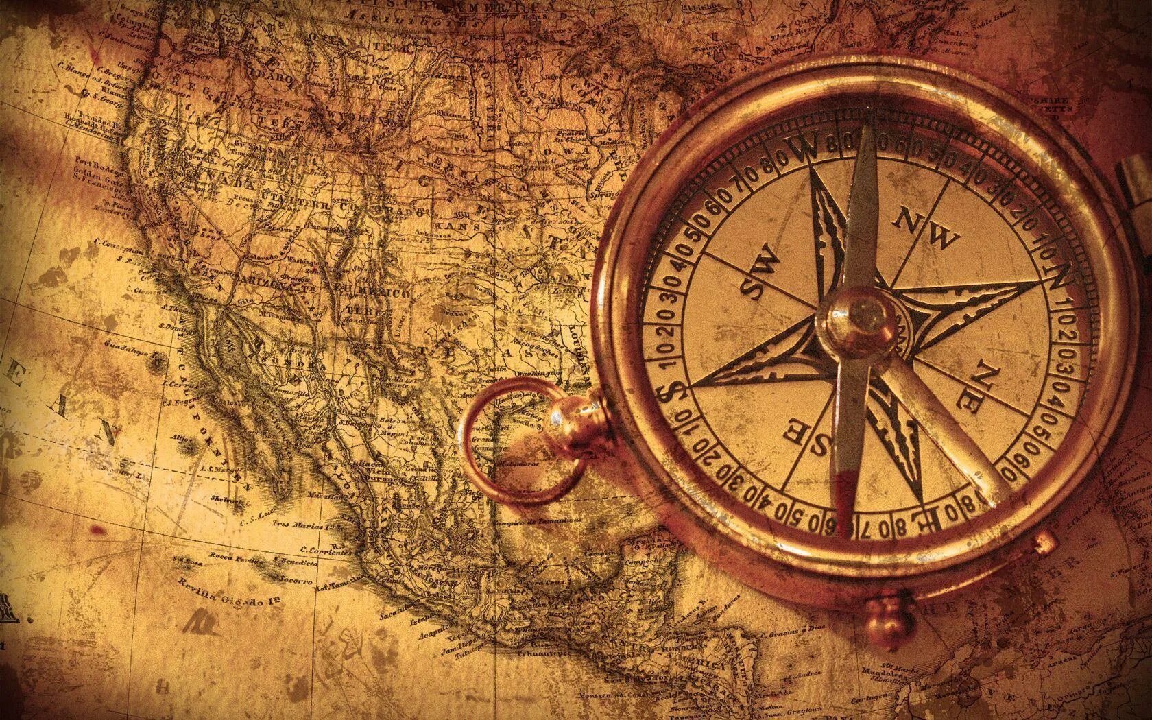 Старинный компас. Путешественник с компасом. Компос. Старинный морской компас.