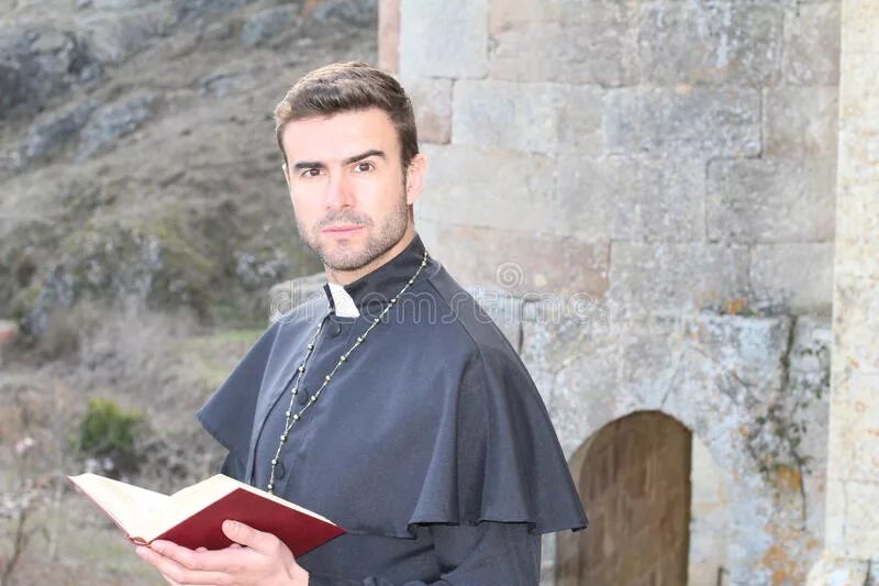 Священник в италии. Священники ватикана. молодой священник. итальянские священники. красивые священники ватикана.