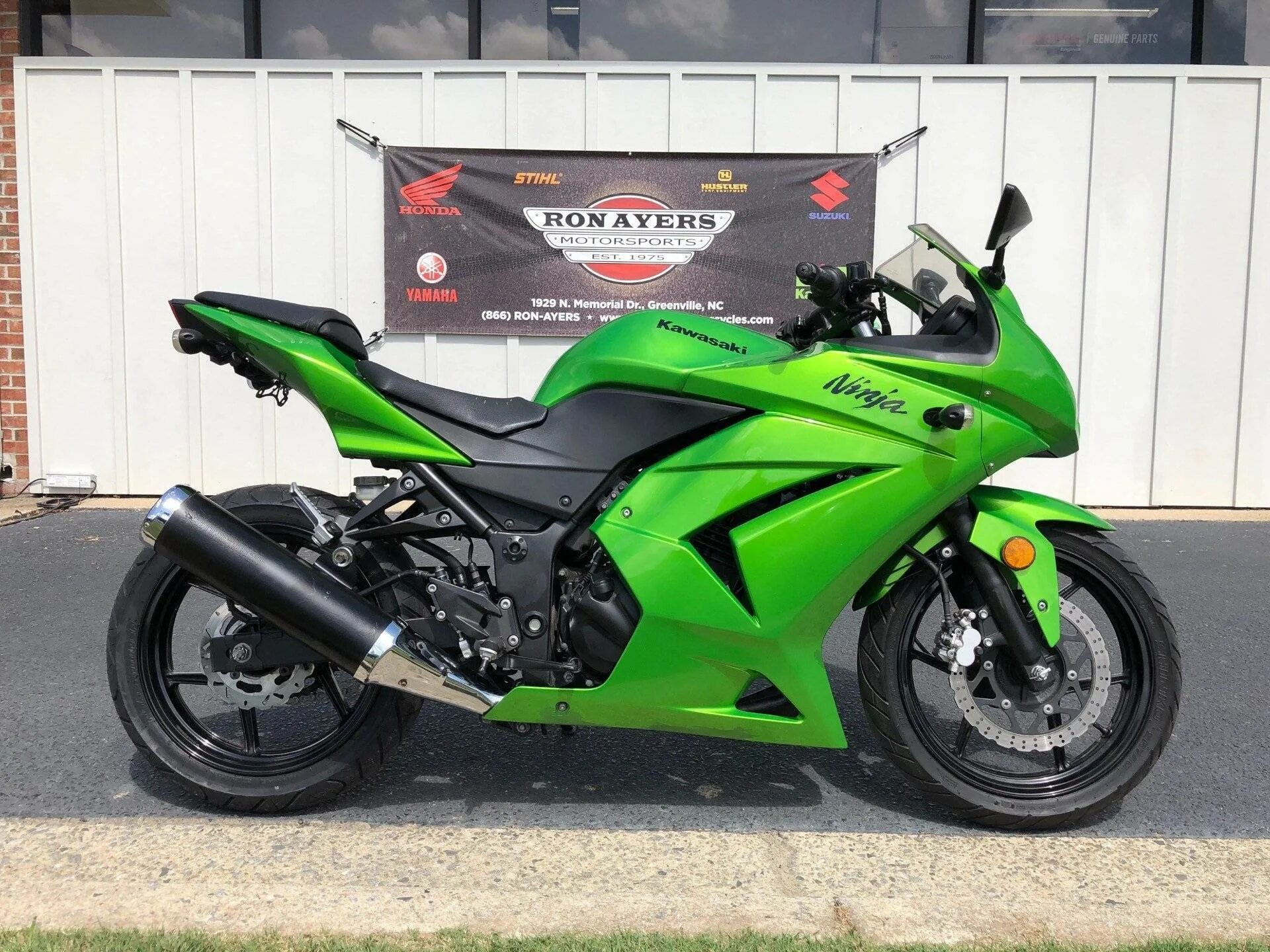 Купить мотоцикл kawasaki. Kawasaki Ninja 250r. Кавасаки Ninja 250r. Мотоцикл Kawasaki Ninja 250r. Мотоцикл Кавасаки ниндзя 250 r.