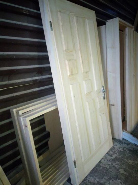 Дверь изолированная. Входная утепленная деревянная дверь 50х200. Утеплить дверь входную деревянную. Дверь щитовая утепленная. Утепленная дверь из дерева.