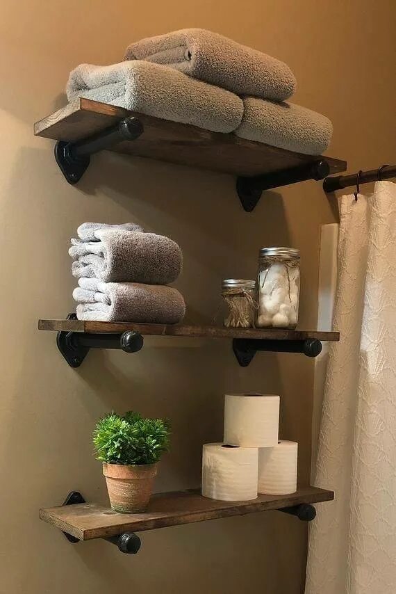 Полка для полотенец в ванную. Полка для полотенец деревянная. Деревянные полочки в ванную. Деревянная полка для полотенец в ванную.