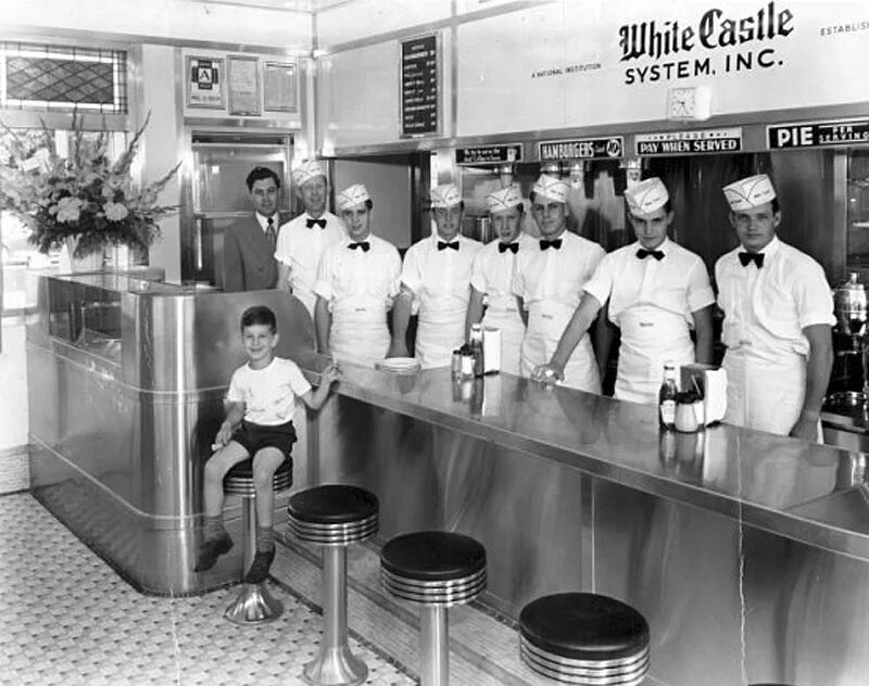 История фаст. Первый ресторан Вайт Касл в США. White Castle компания в 1921 году. Первые White Castle Hamburger. Первый ресторан фаст фуда в мире.