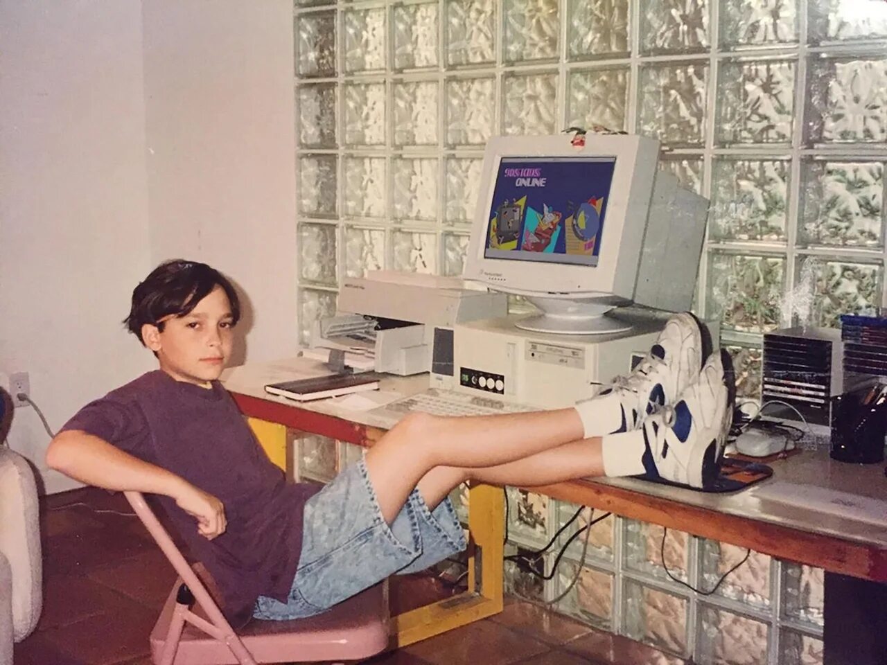 Интернет 1990 х. Компьютеры 90-х годов. компьютеры в 90 е годы. компьютеры девяностых. интернет в 90-е годы.