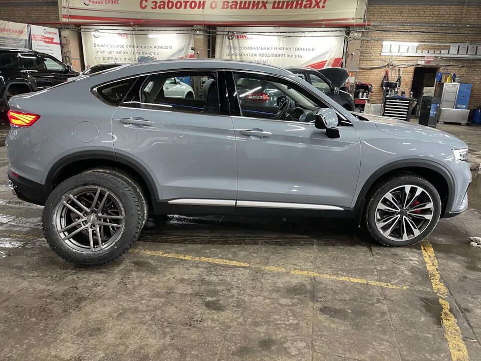 Geely tugela шины. Geely tugella 2025. geely tugela диски r 20. диски geely tugella r20. geely tugella 2025 диски.