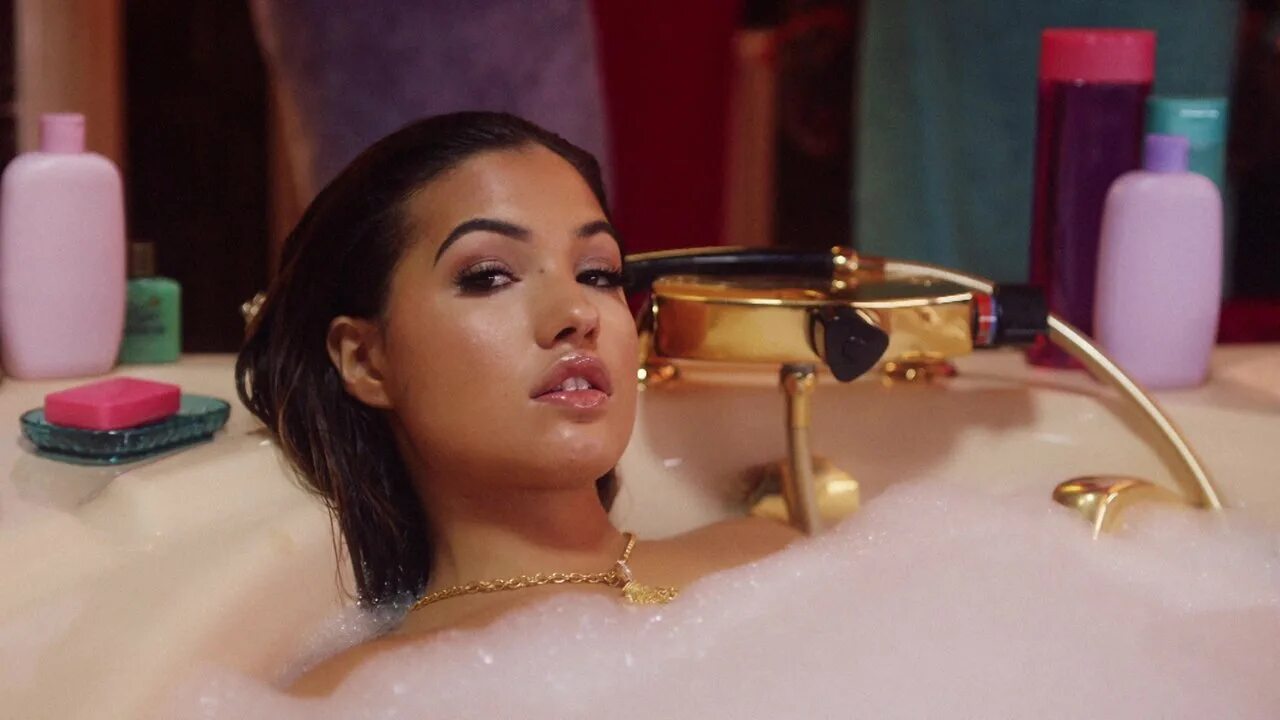 Песня don t call me up. Mabel don&#039;t call me up клип. mabel singer. mabel don&#039;t call me up обложка. парень из клипа mabel don&#039;t call me up.