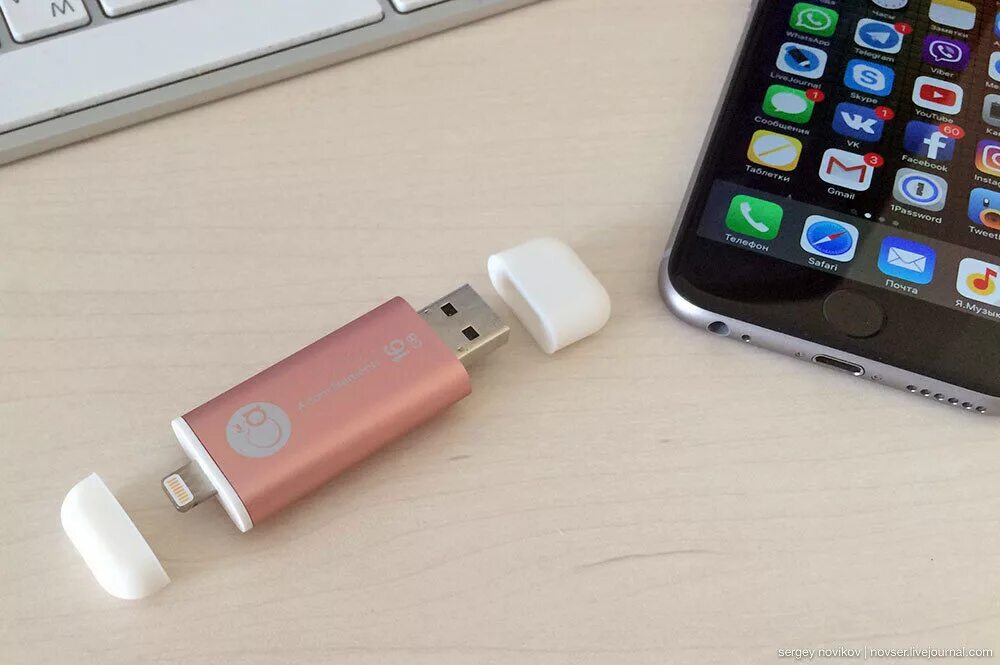 Лучшая флешка для смартфона. Usb флешка юсб флешка флешки usb для iphone. юсб флешка на айфон. флешка для iphone adam. флешка для ipad.