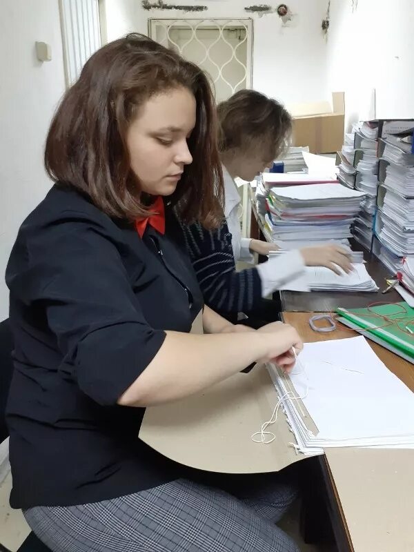 Архивист. Архивариус. Архивист сайт. Архивист профессия. Историк архивист.