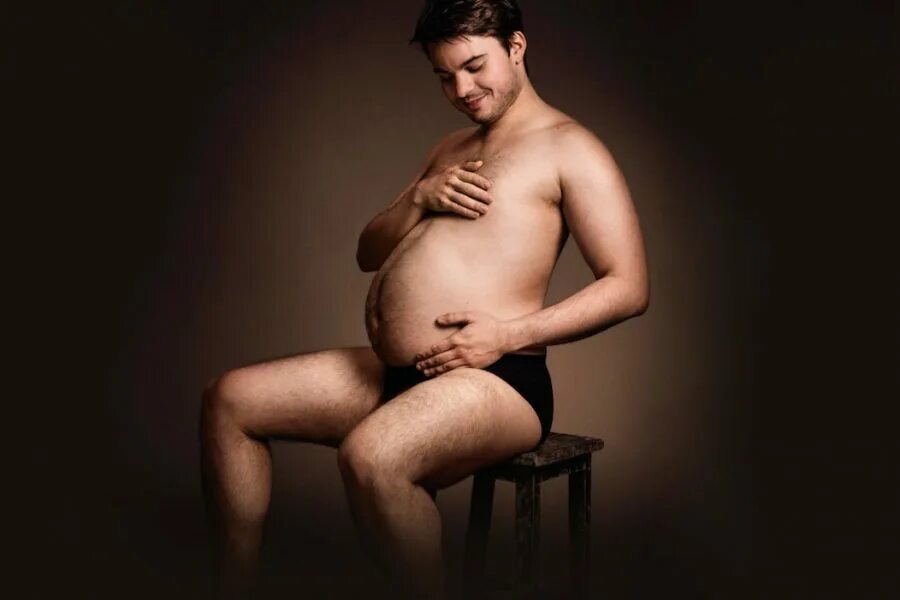 Про мужскую беременность. Беременные мужчины. Мужчины с большими животами.