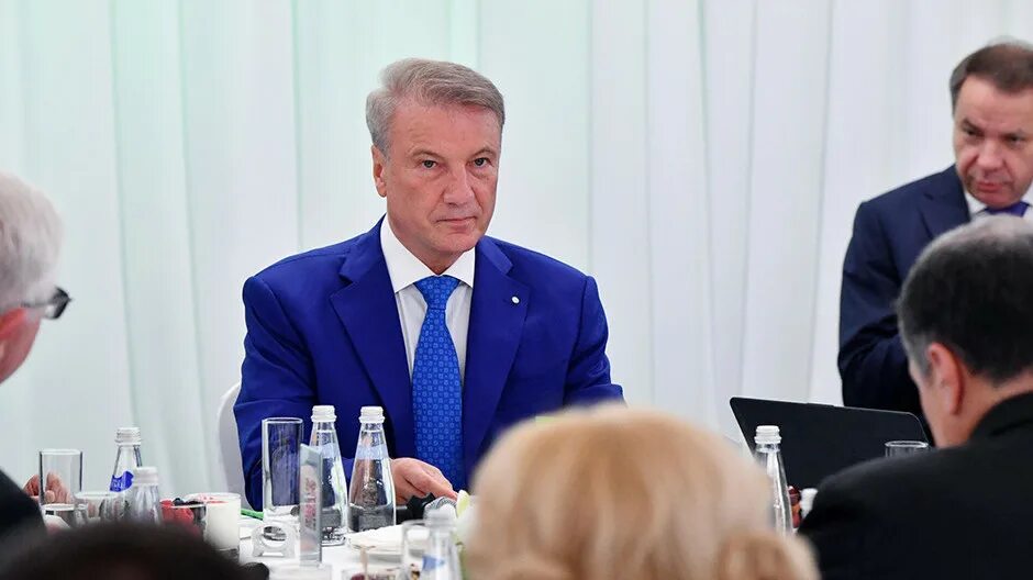 Греф на пмэф. Греф на пмэф 2025. сбер на пмэф 2025.