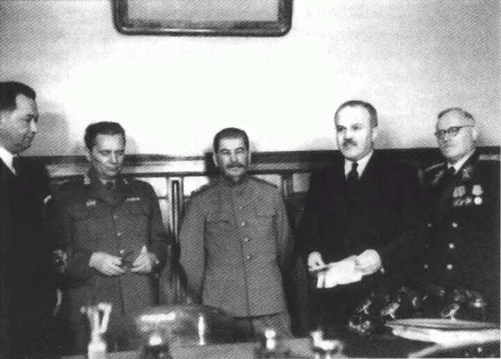 Иосиф разведчик. Иосиф григулевич. нил никандров григулевич. иосиф ромуальдович григулевич советский учёный. иосиф григулевич мальтийский крест.