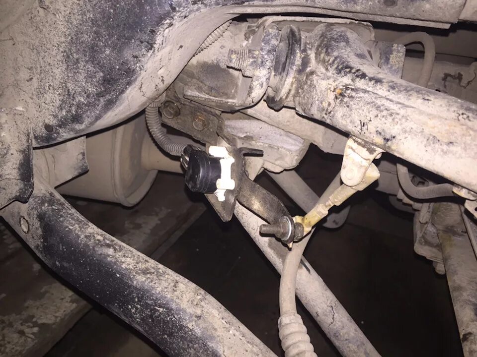 Датчик корректора фар паджеро. Корректор фар митсубиси паджеро спорт 2. Корректор фары mitsubishi pajero 3. Датчик корректора фар паджеро. Датчик корректора фар паджеро.