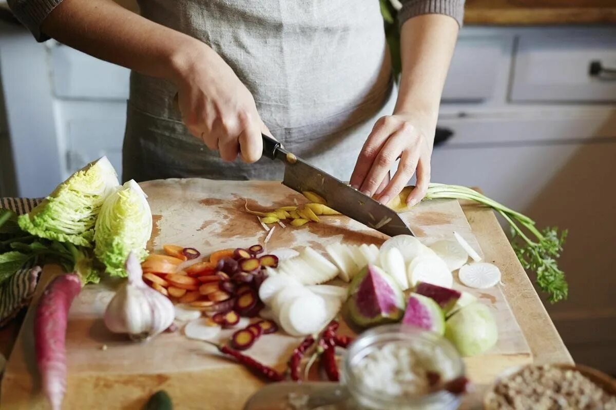 Приготовление еды. Готовка на кухне. Готовка на кухне. Готовка еды. И приготовления еды она.