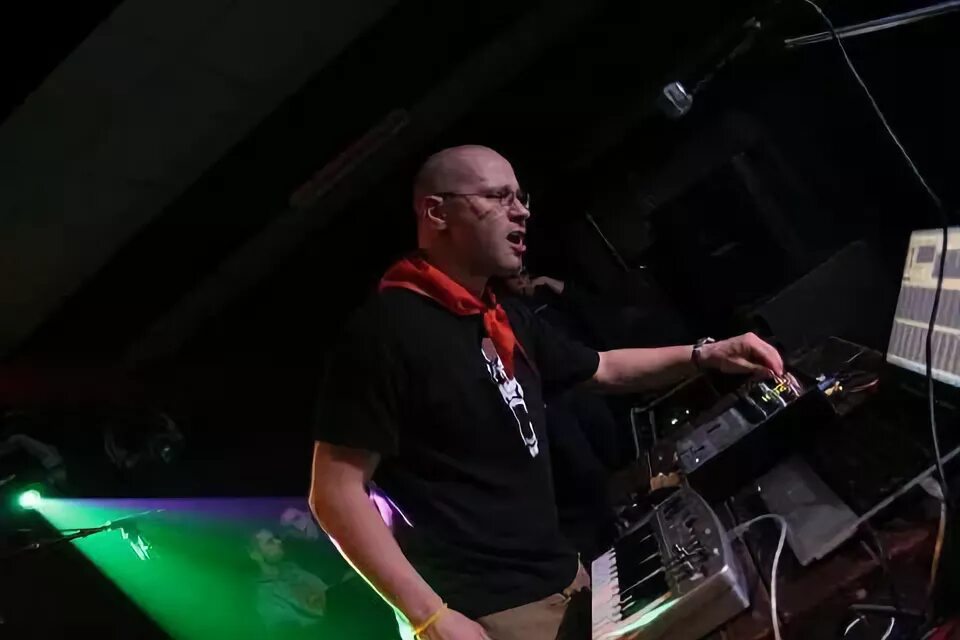 Группа диджеев в хабаровске. Бывший record. Бывший record. Бывший record. Live history records.