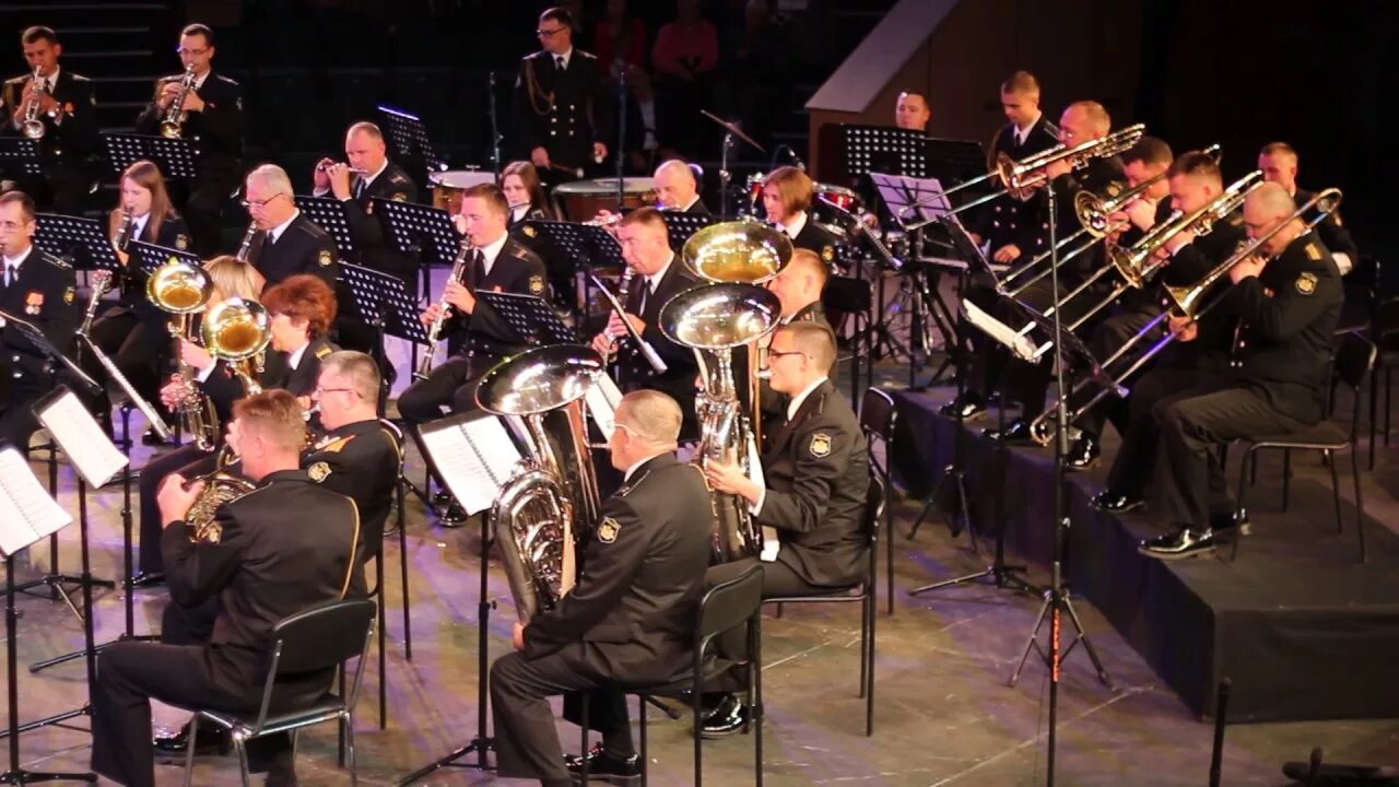 Оркестр владивосток. Приморская филармония владивосток. Оркестр владивосток. Первомайский парад духовой оркестр. Филармония приморская эстрадный оркестр бутенко.