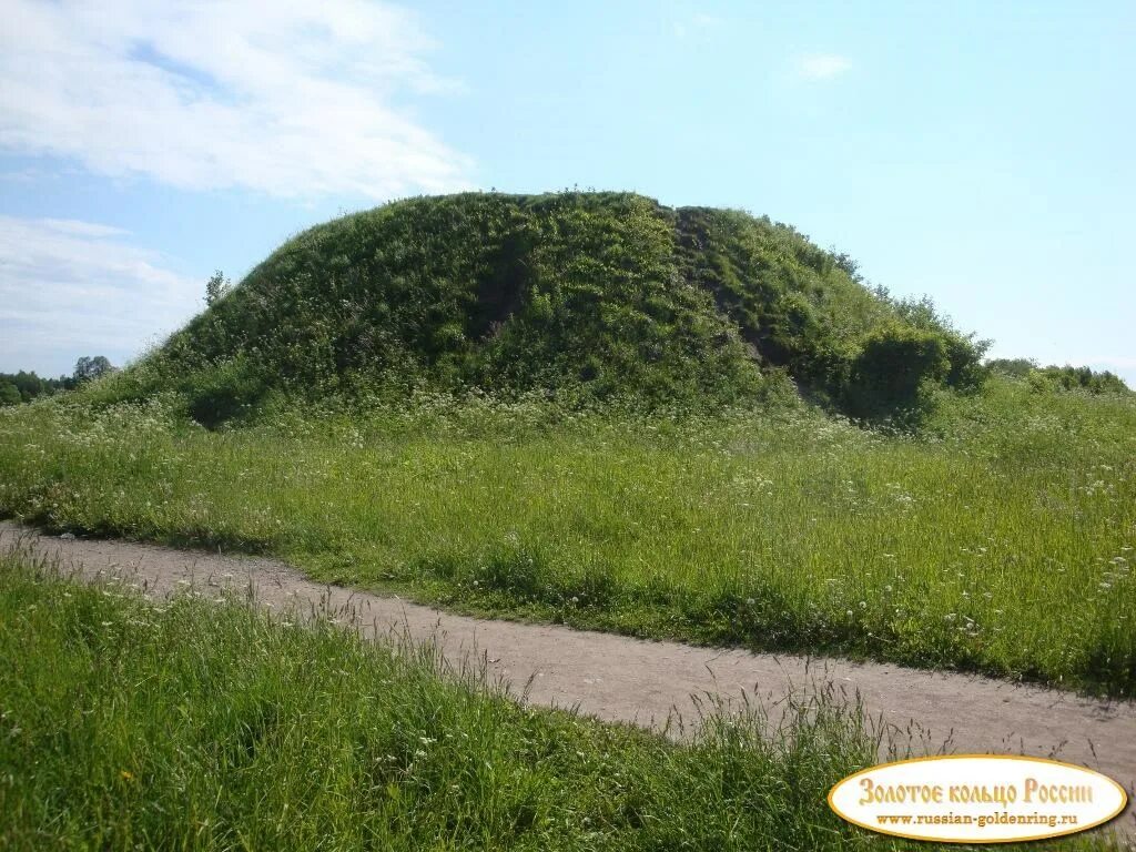 Курган могила вещего олега. Олегова гора в киеве. Курган насыпь. Старая ладога курганы. Сопка курган.