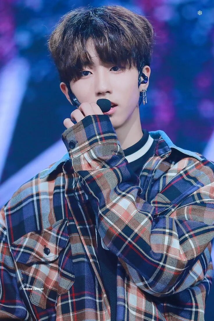 Как зовут хан джисона. Хан джисон. джисон stray kids. хан джисон stray kids. хан джисон на аву.