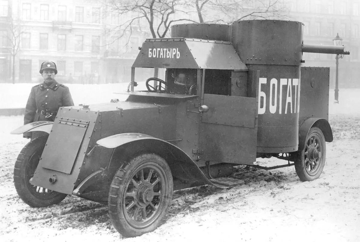 Броневик роллс ройс 1914. Первая бронированная машина. Бронеавтомобиль руссо-балт 1914. Austin бронеавтомобиль первая мировая. Ланчестер бронеавтомобиль 1914.
