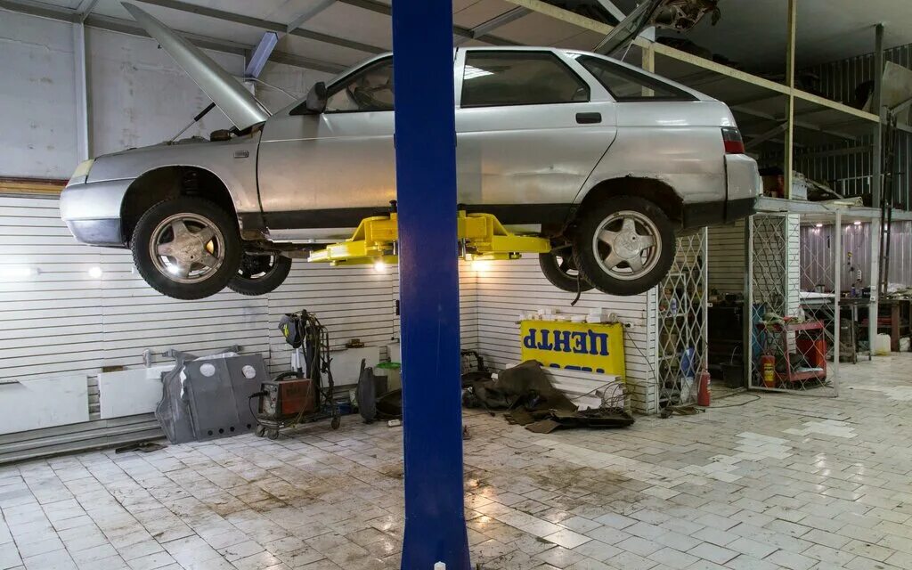 Автосервис на один подъёмник. Семёрка в автосервисе. Автосервис, автотехцентр автотехцентр № 1. Автосервис 7. Автосервис реутов.
