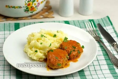Тефтели с рисом и овощами