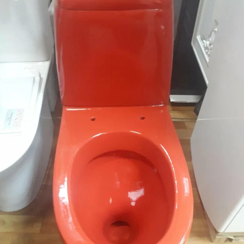 Красный подвесной унитаз. Бачок для унитаза красный. Унитаз в сборе. Туалет с красным унитазом. Купить красный унитаз