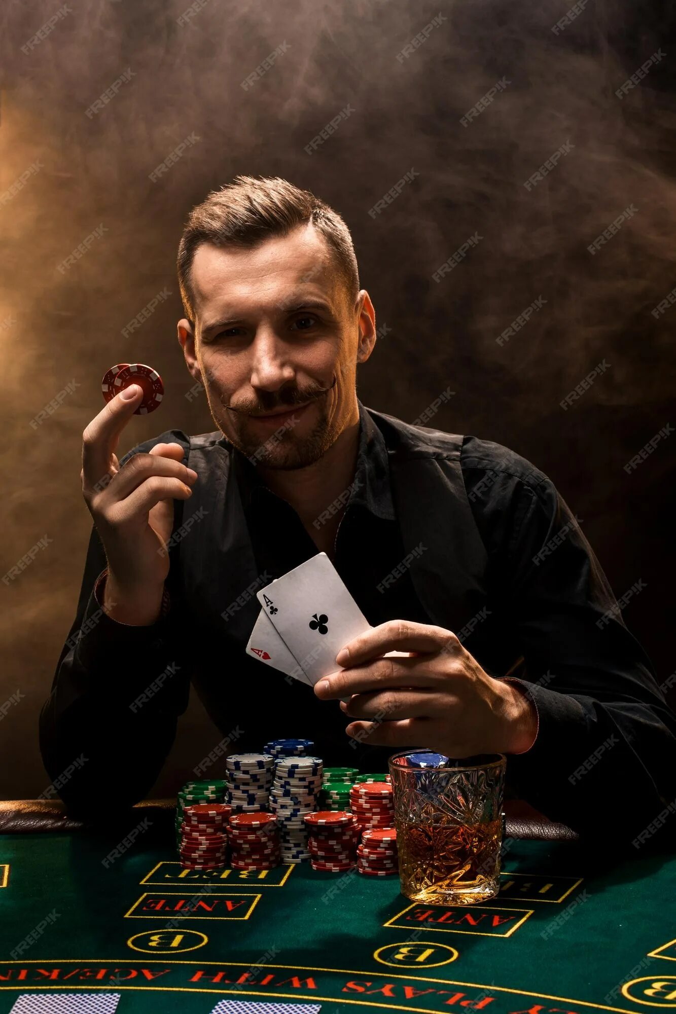 Покер на деньги 2023. Игрок в Покер. Люди играющие в Покер. Игрок в Покер арт. Мужчина Покер.