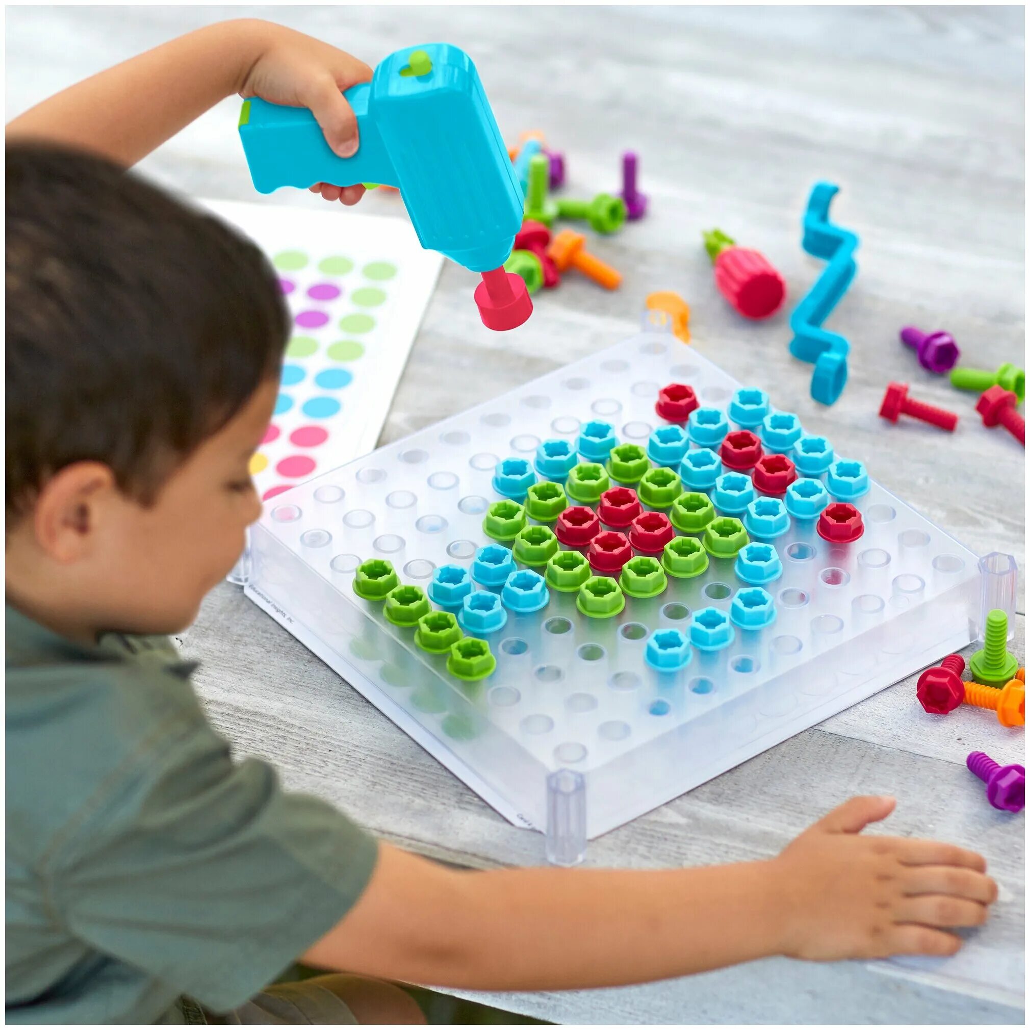 Educational toys браслет. Learning resources игрушки. Ребенок за кассой. Игрушки learning resources бегемот. Немецкие игрушки learning.